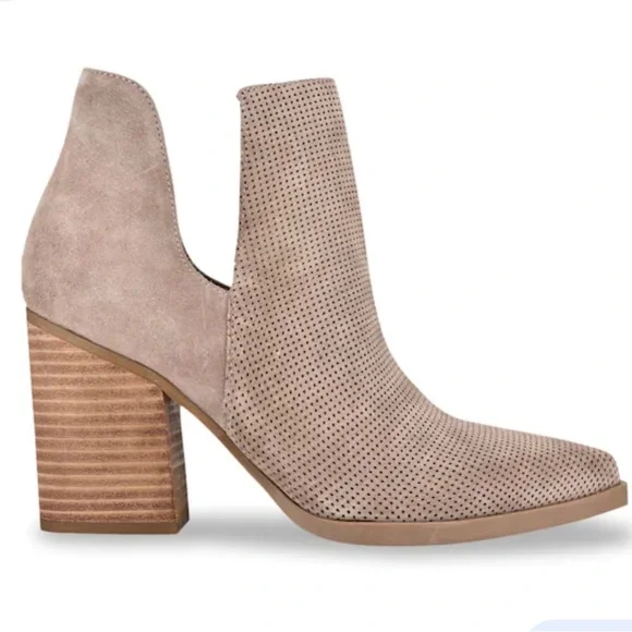 Marc Fisher boots. - Picture 3 of 14